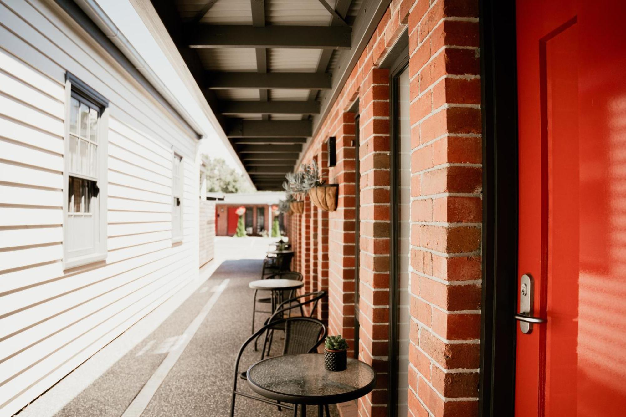 Daylesford Art Motel Superior Suites Exterior foto The exterior of the building