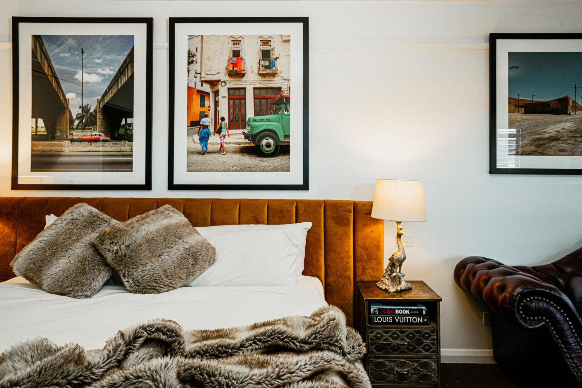 Daylesford Art Motel Superior Suites Exterior foto A bedroom at the Ace Hotel in Los Angeles