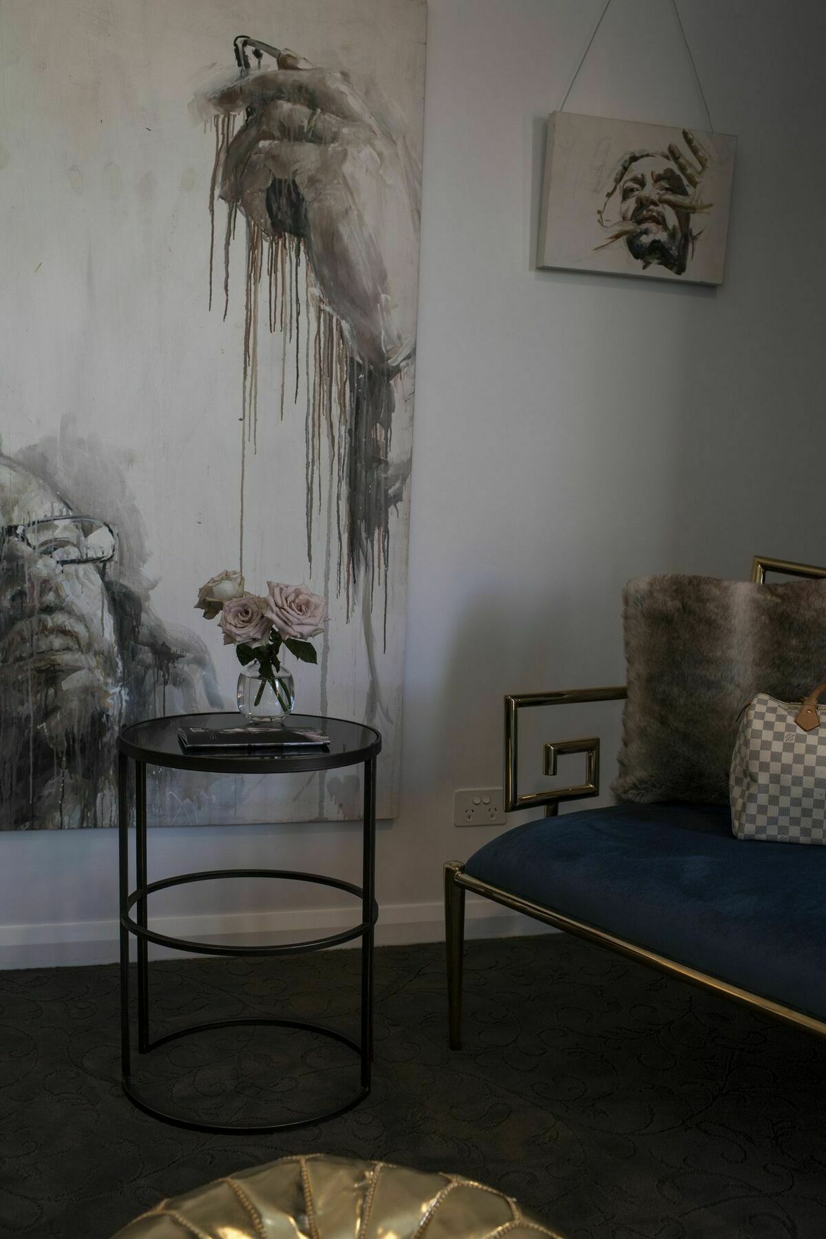 Daylesford Art Motel Superior Suites Exterior foto A room with a glass table