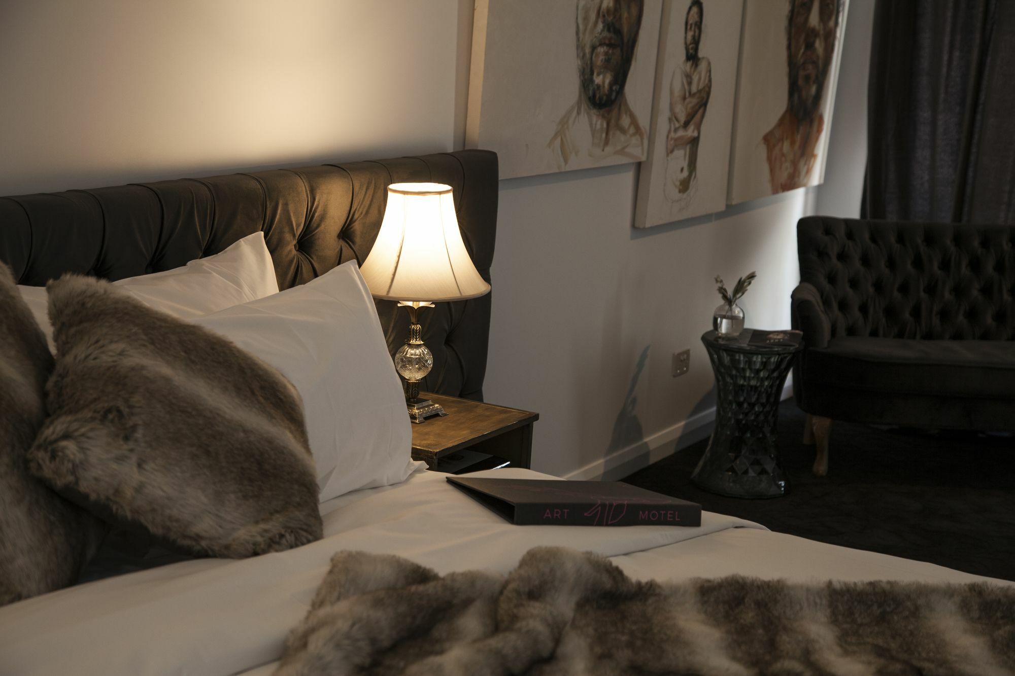 Daylesford Art Motel Superior Suites Exterior foto A bedroom at the hotel