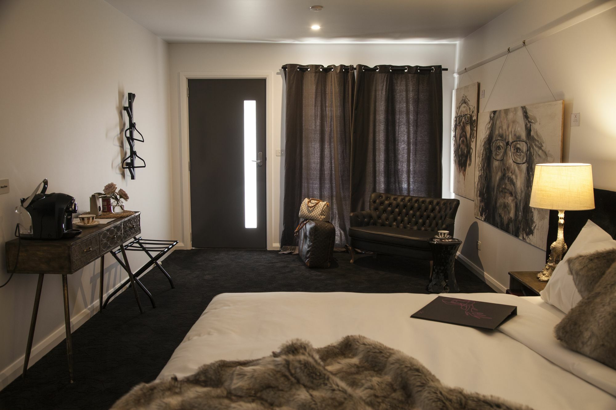 Daylesford Art Motel Superior Suites Exterior foto A room at the hotel