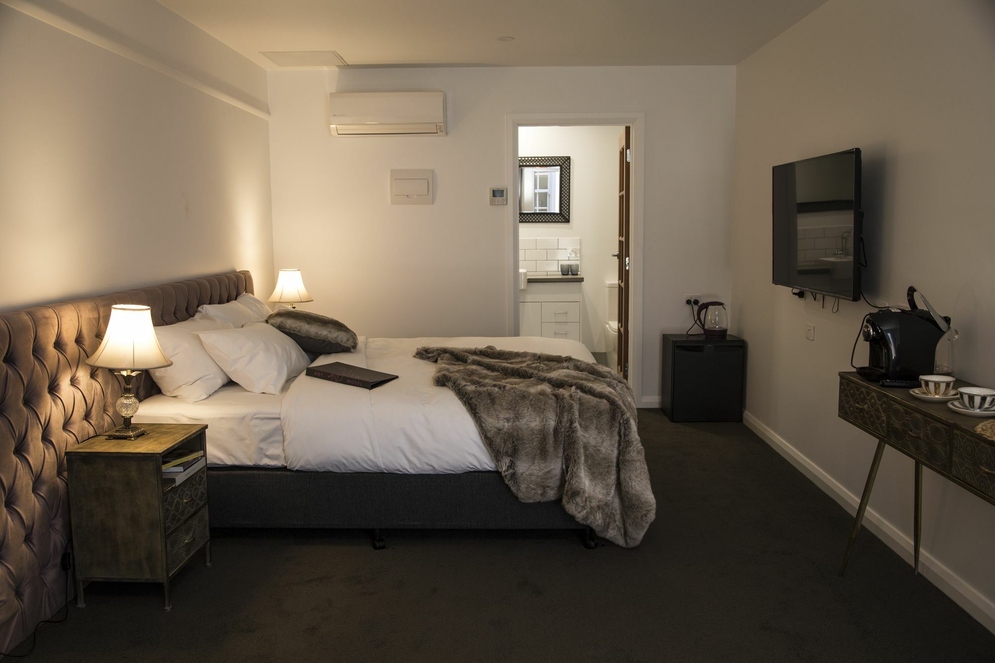 Daylesford Art Motel Superior Suites Exterior foto A room at the hotel