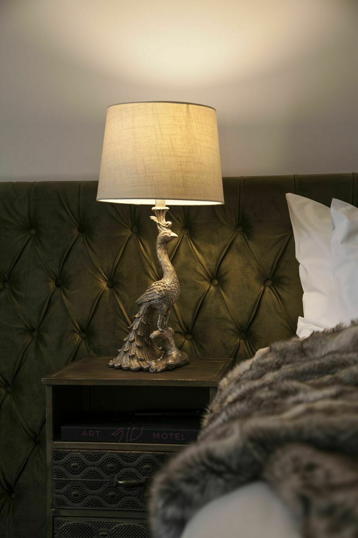 Daylesford Art Motel Superior Suites Exterior foto Peacock table lamp