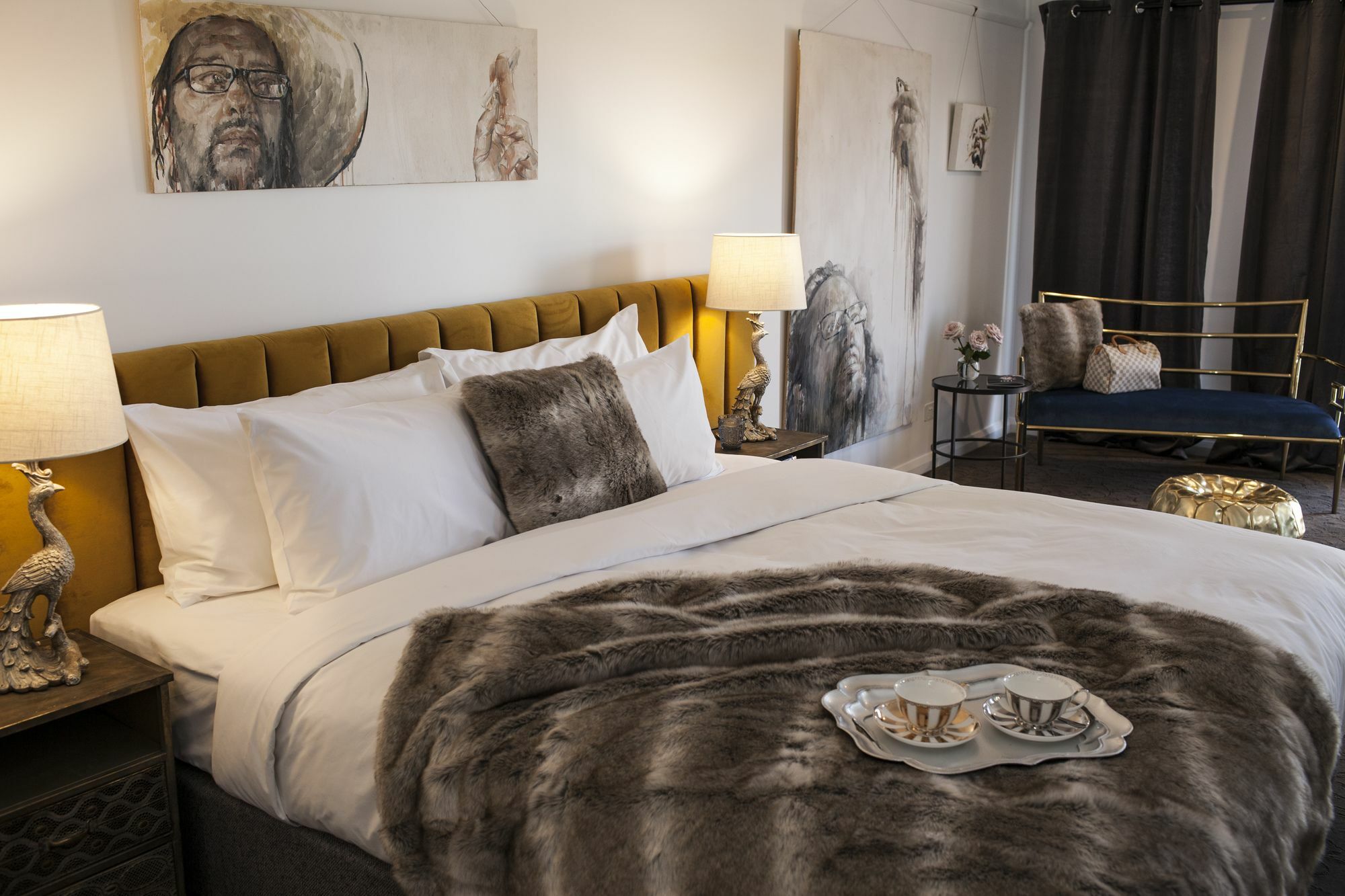 Daylesford Art Motel Superior Suites Exterior foto A guest room at the hotel